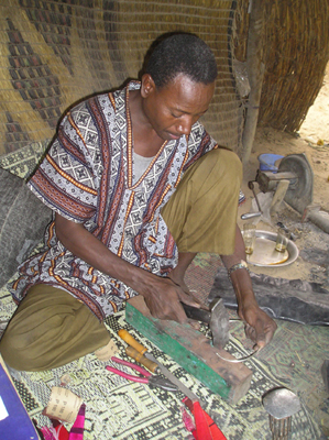 Artisan-bijoutier à Dori